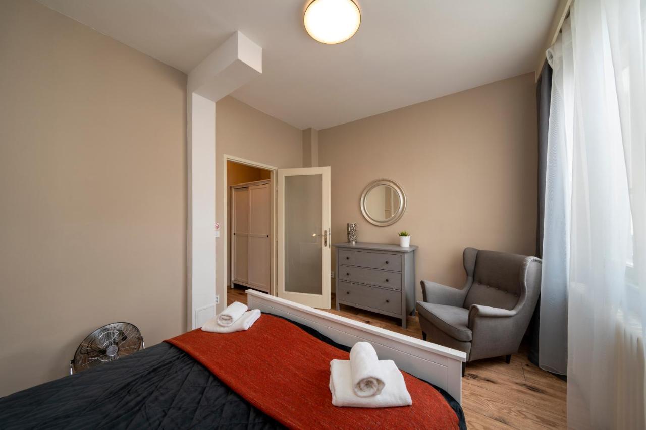 New Town - Apple Apartments Prag Exterior foto